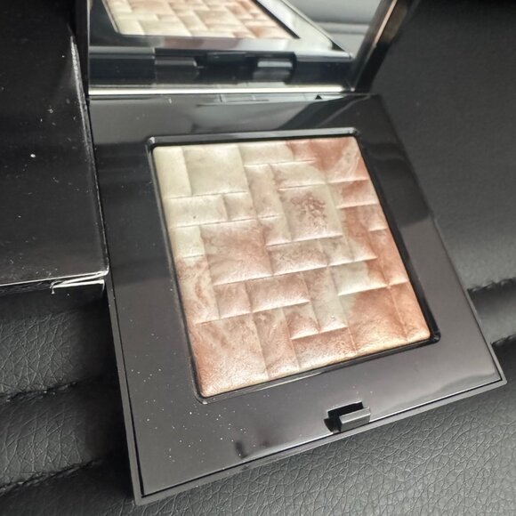 Bobbi Brown Pink Glow Highlighting Powder - Picture 2 of 3